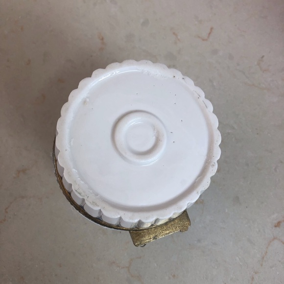 Vintage White Porcelain Vanity Box Flowers Italy - Picture 3 of 8